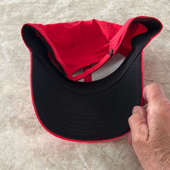 CALLAWAY Bright Red Hat - Picture 5 of 5